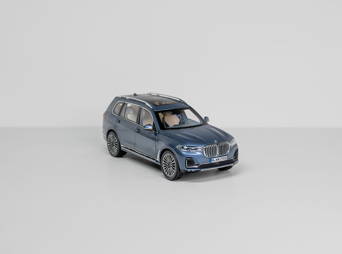 1:18 BMW X7 Miniature
