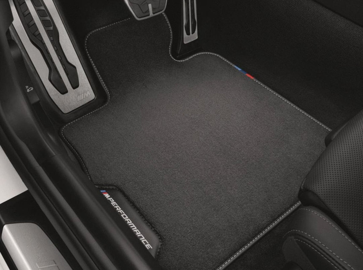 BMW 8 Serie M Performance automattenset met M Performance-logo