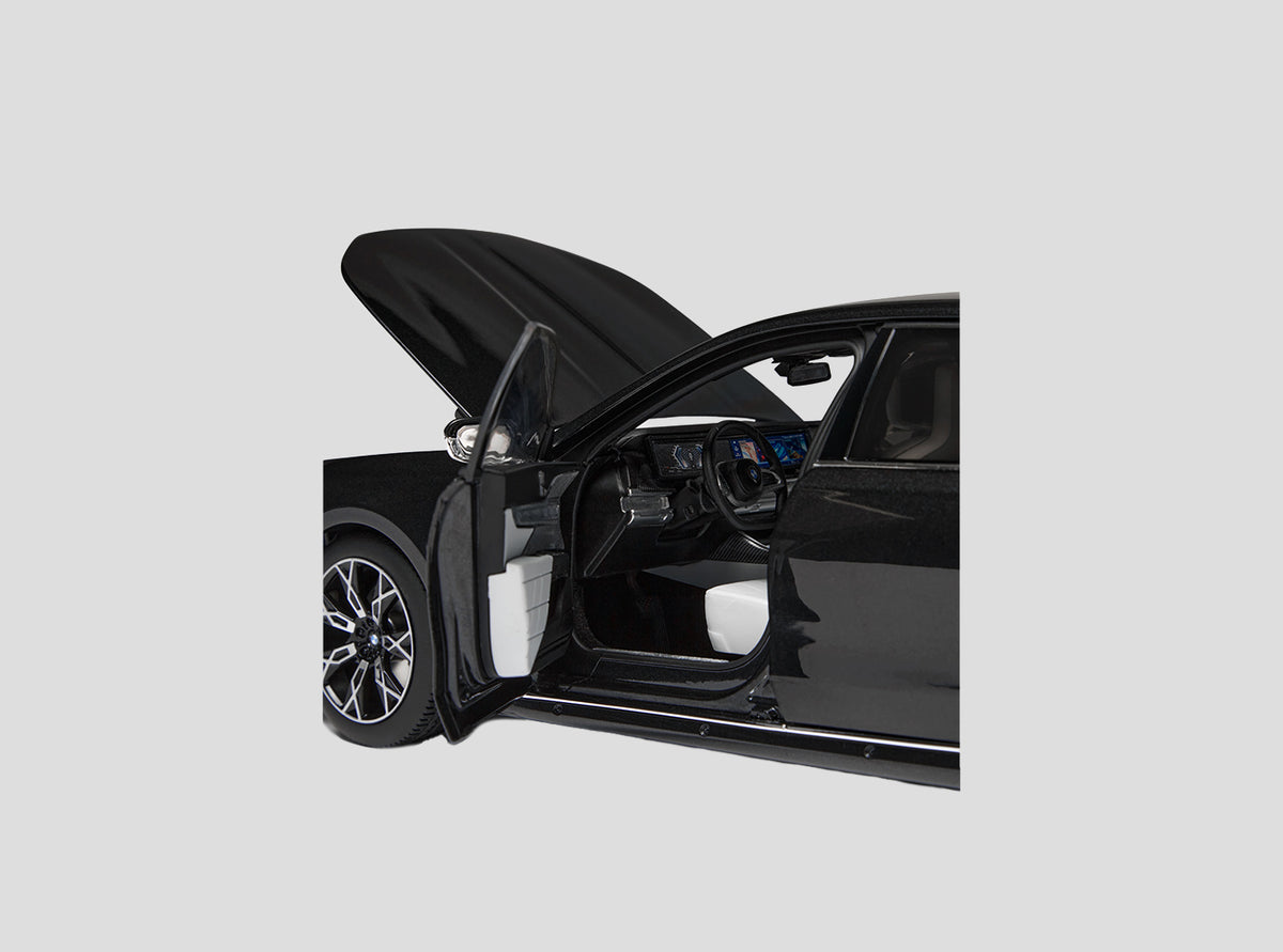 BMW i7 Miniatuur 1:18 (Sophisto Grey Metallic)
