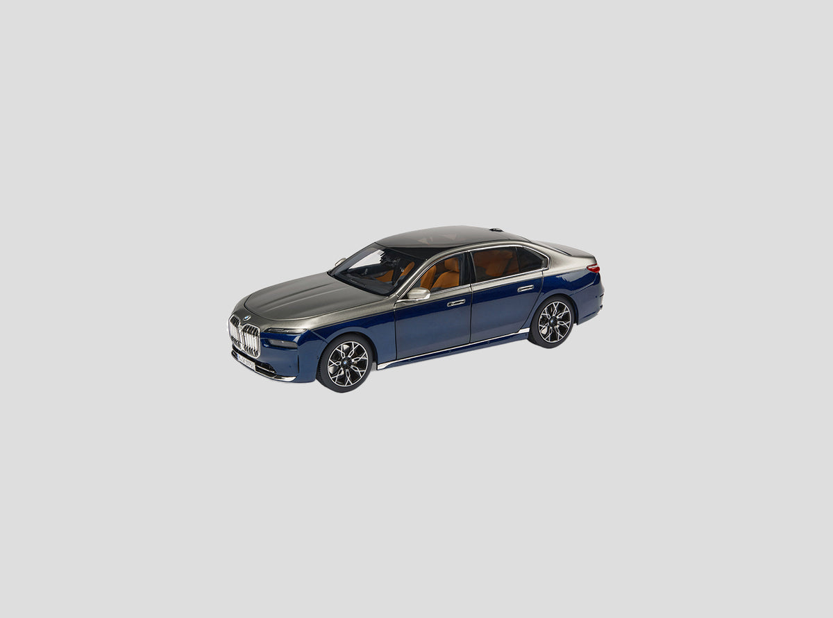 BMW i7 Miniatuur 1:18 (bicolor oxide grey/tanzanite blue)