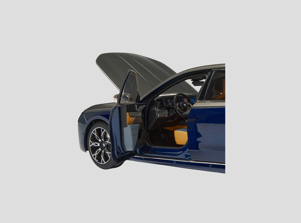 BMW i7 Miniatuur 1:18 (bicolor oxide grey/tanzanite blue)
