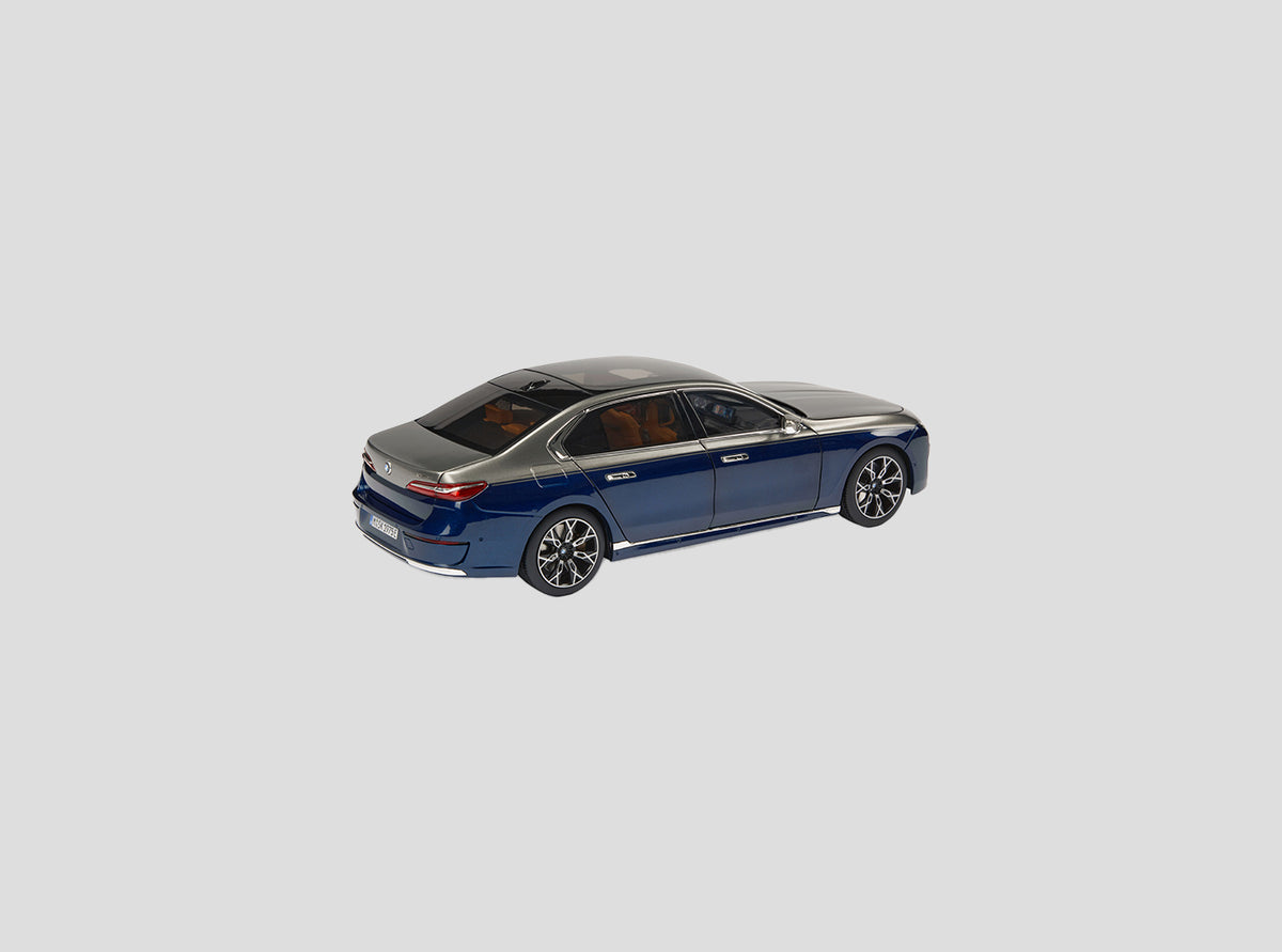 BMW i7 Miniatuur 1:18 (bicolor oxide grey/tanzanite blue)