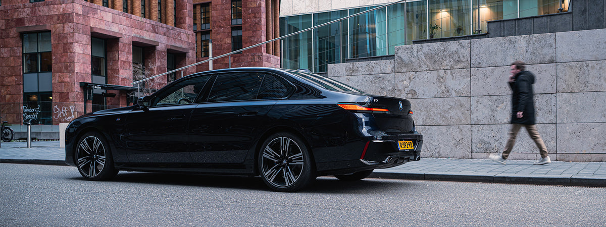 BMW i7
